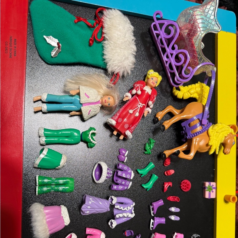 Large vintage Polly Pocket bundle with winter/holiday theme pieces!